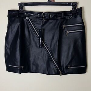Fashion Nova Black Faux Leather Mini Skirt with Silver Zipper Accents Size XL